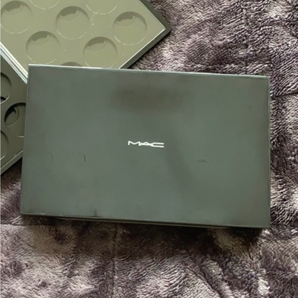 MAC Cosmetics Black Magnetic Makeup Palette Case